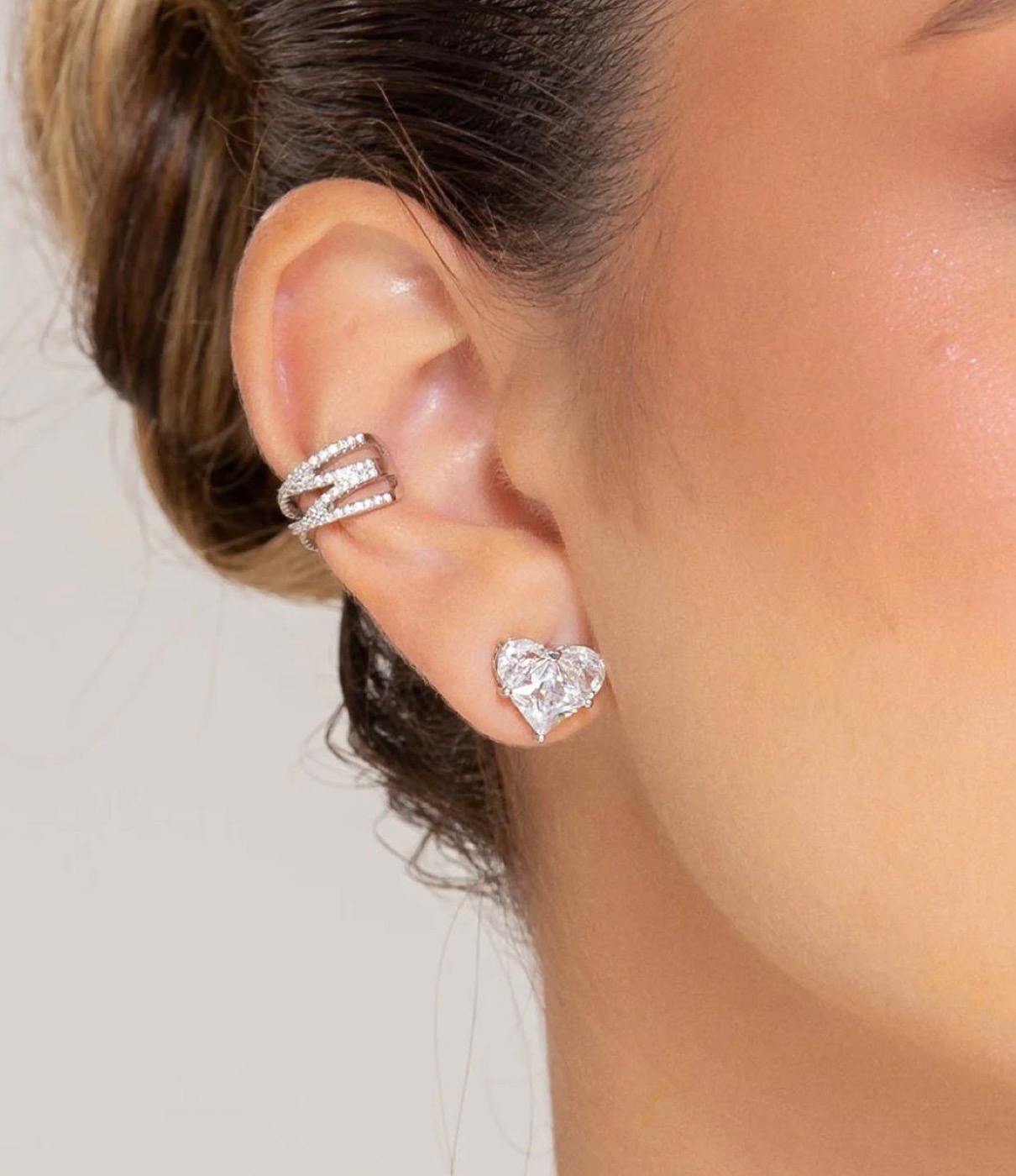 Piercing Fake Cravejado coleção Lumière — usado na modelo